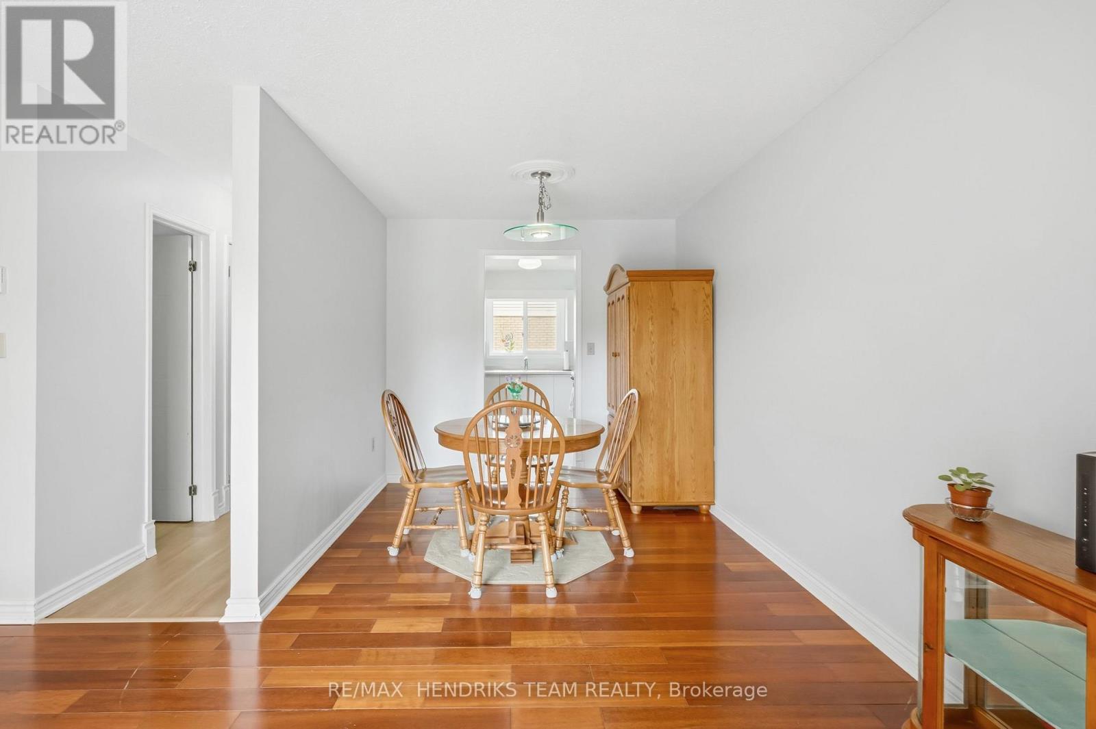 #44 65 DORCHESTER BOULEVARD - Image 11