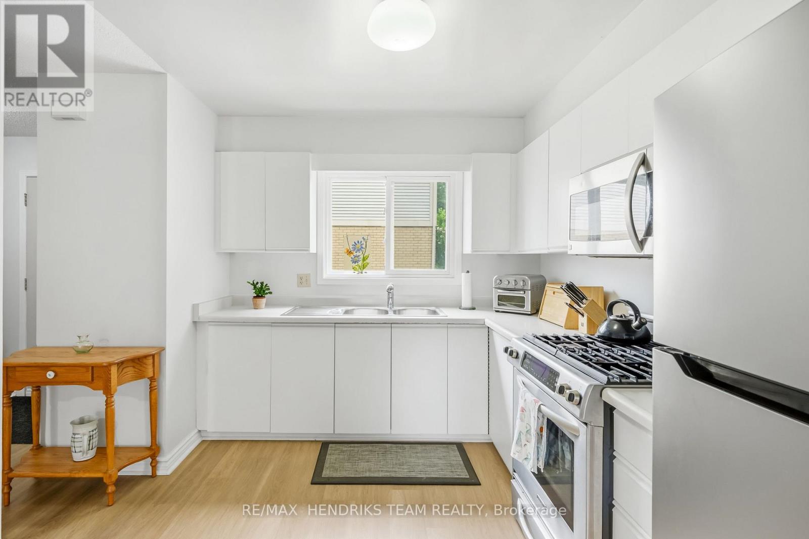 #44 65 DORCHESTER BOULEVARD - Image 7
