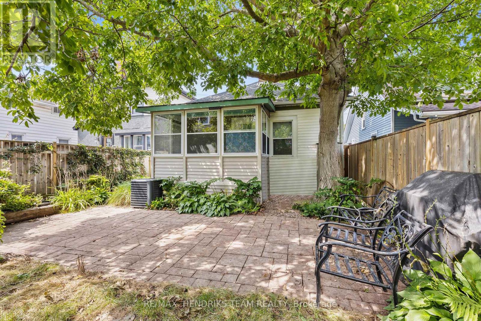 134 1/2 YORK STREET - 22
