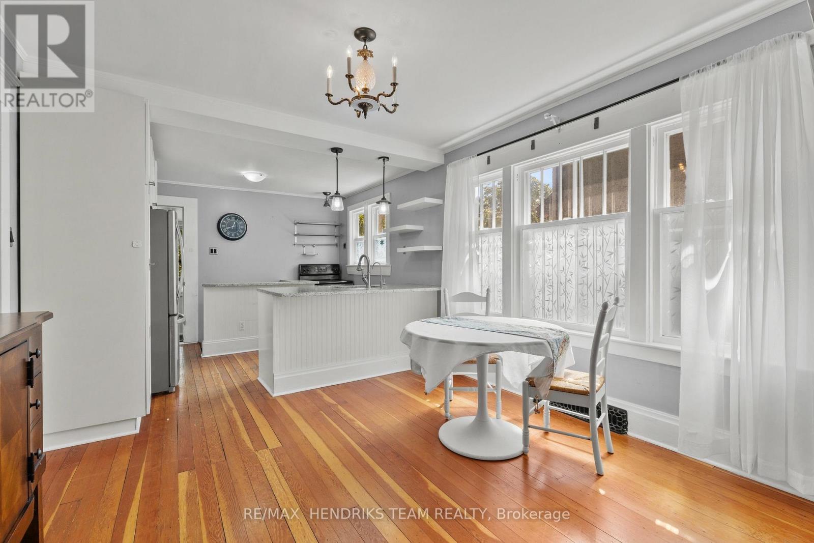 134 1/2 YORK STREET - 8