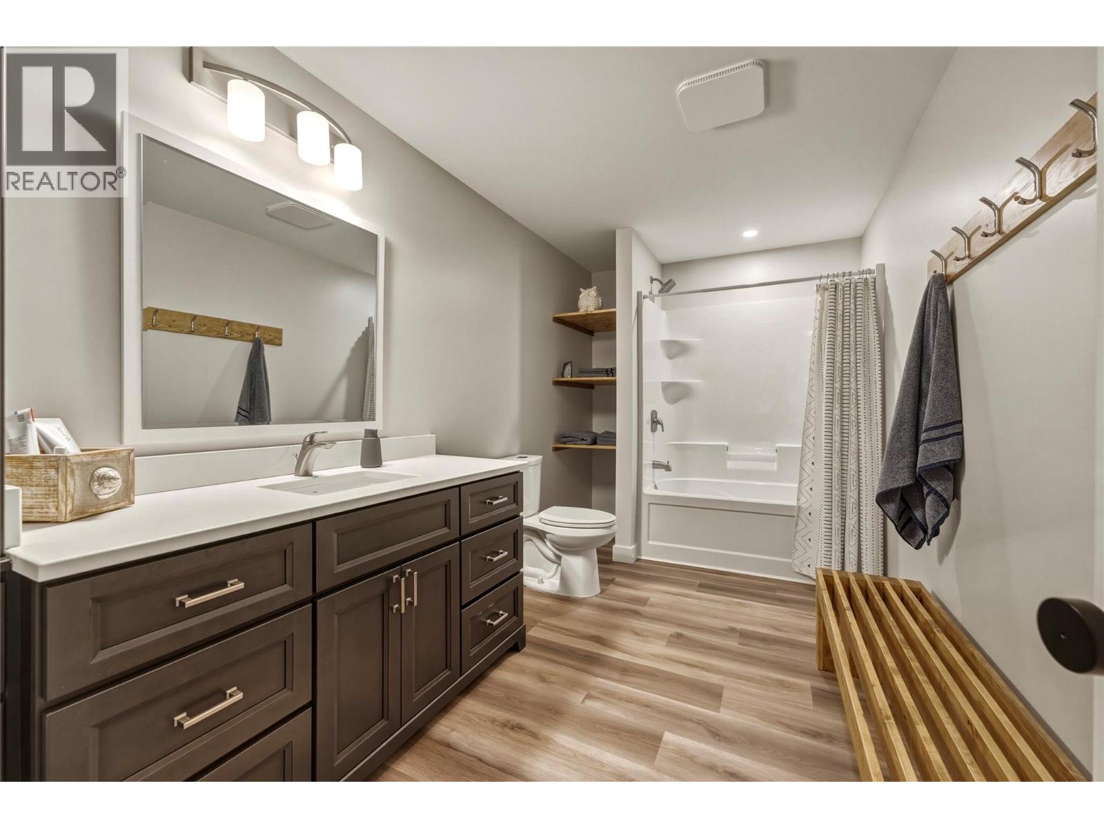#8 3820 20 Street NE - 51
