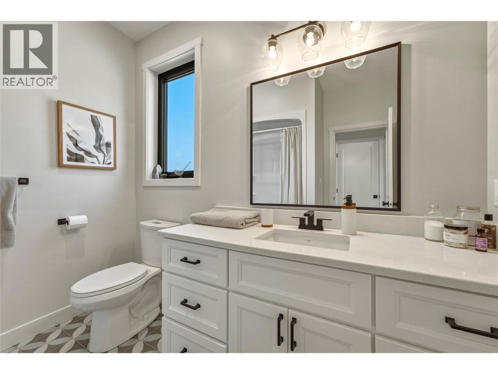 #8 3820 20 Street NE - 35