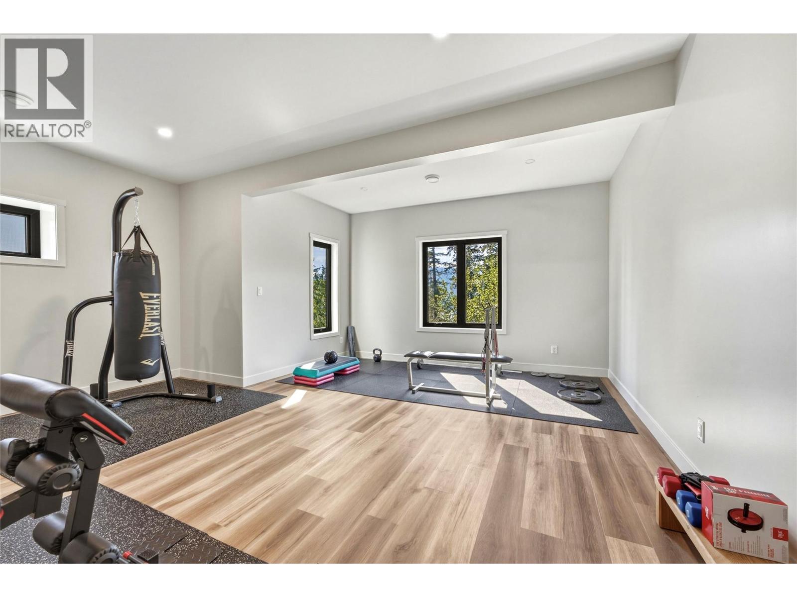 #8 3820 20 Street NE - 52