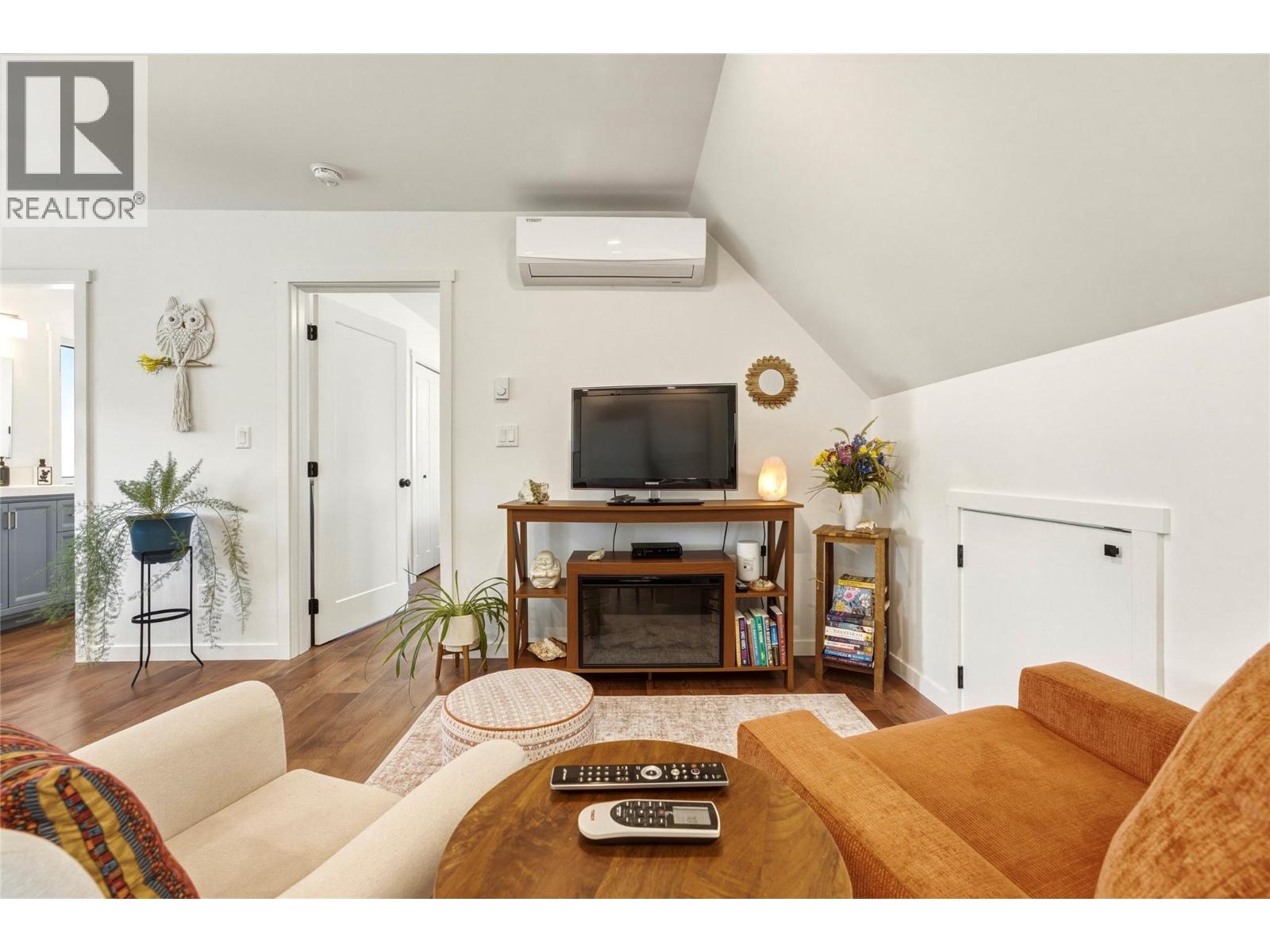 #8 3820 20 Street NE - 61