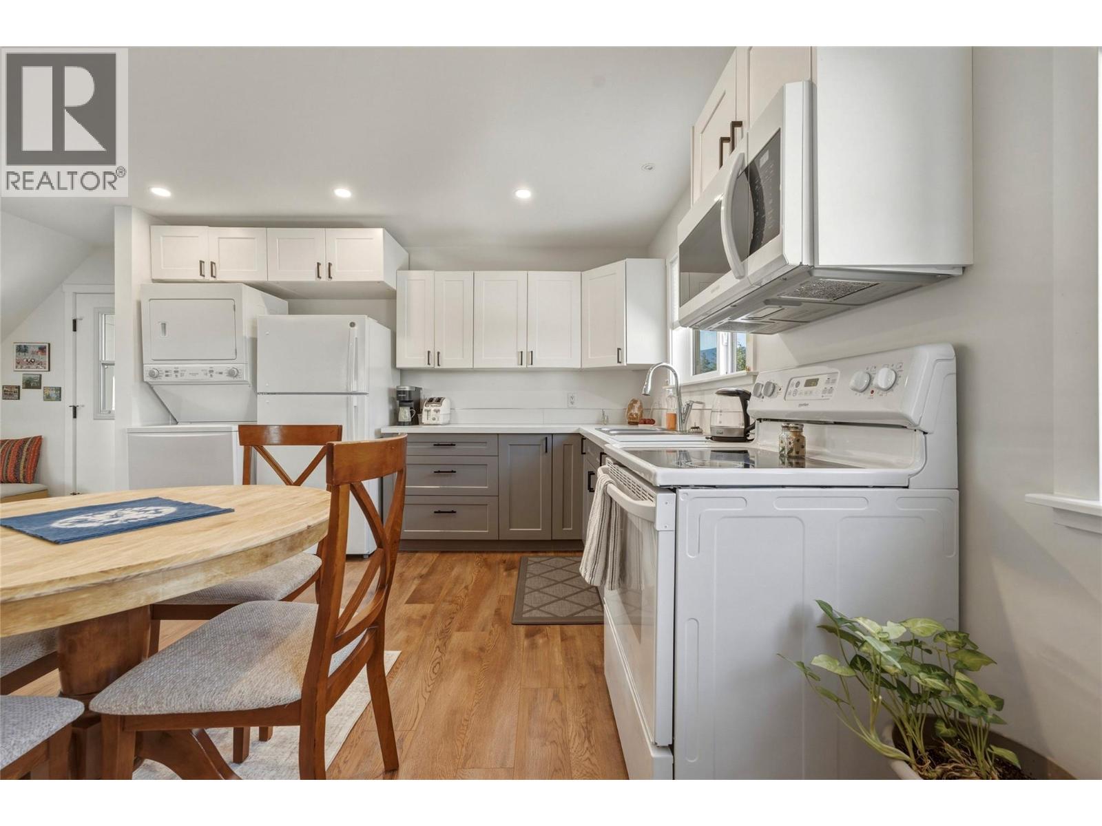 #8 3820 20 Street NE - 63