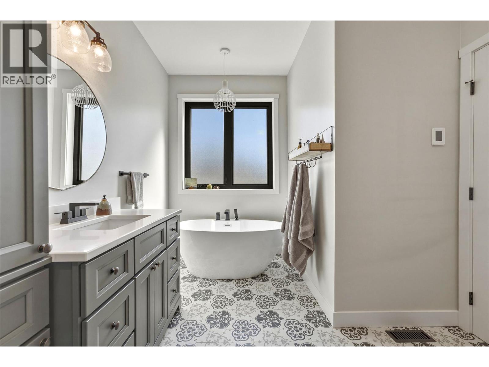 #8 3820 20 Street NE - 27