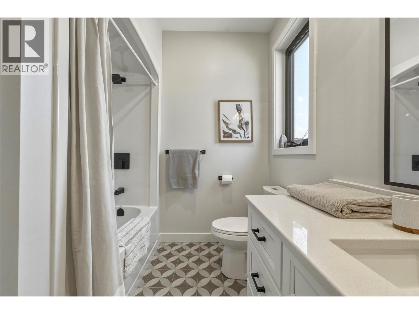#8 3820 20 Street NE - 36