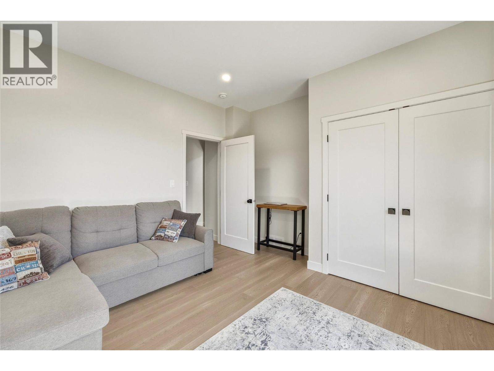 #8 3820 20 Street NE - 33