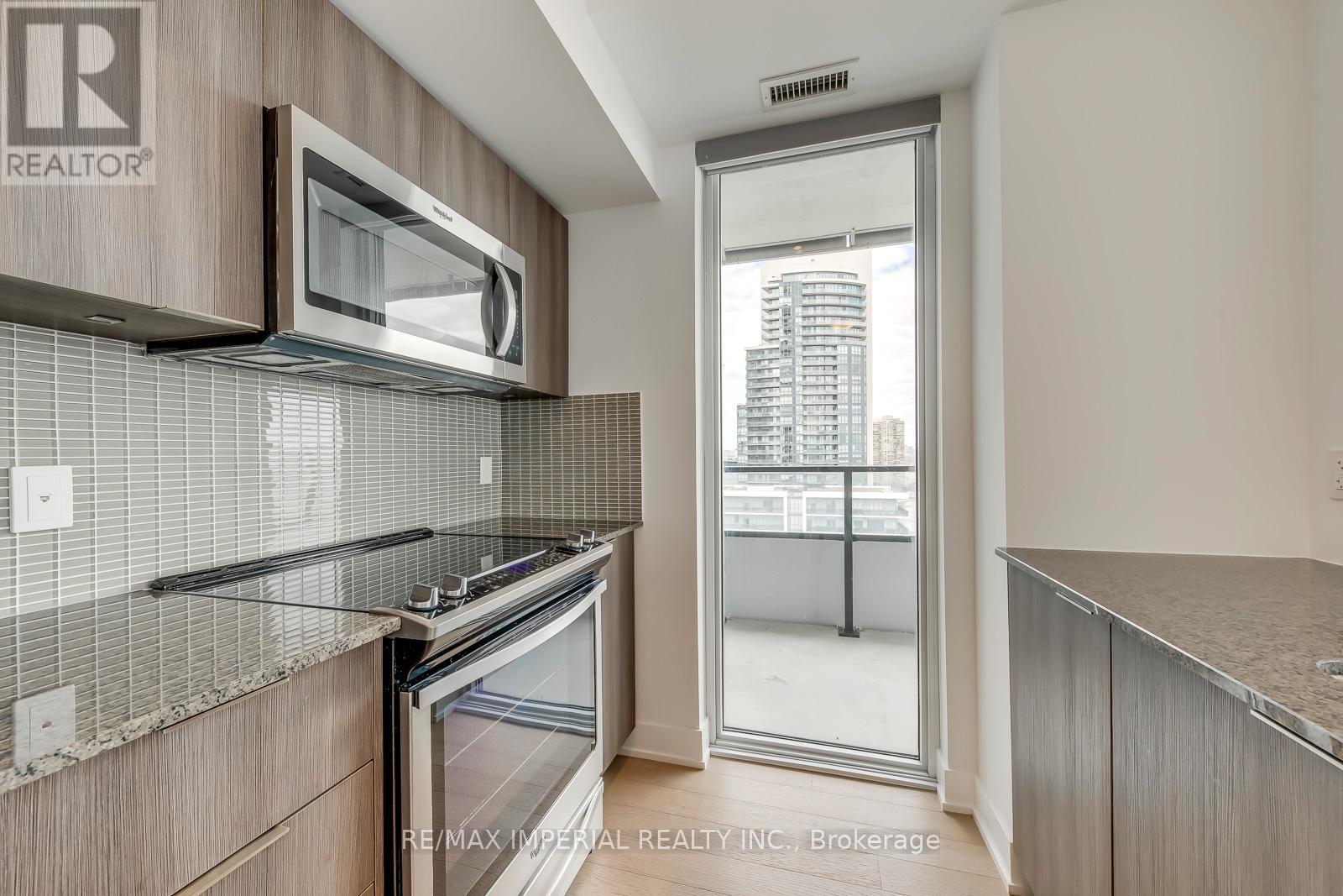 #2007 20 SHORE BREEZE DRIVE - Image 25