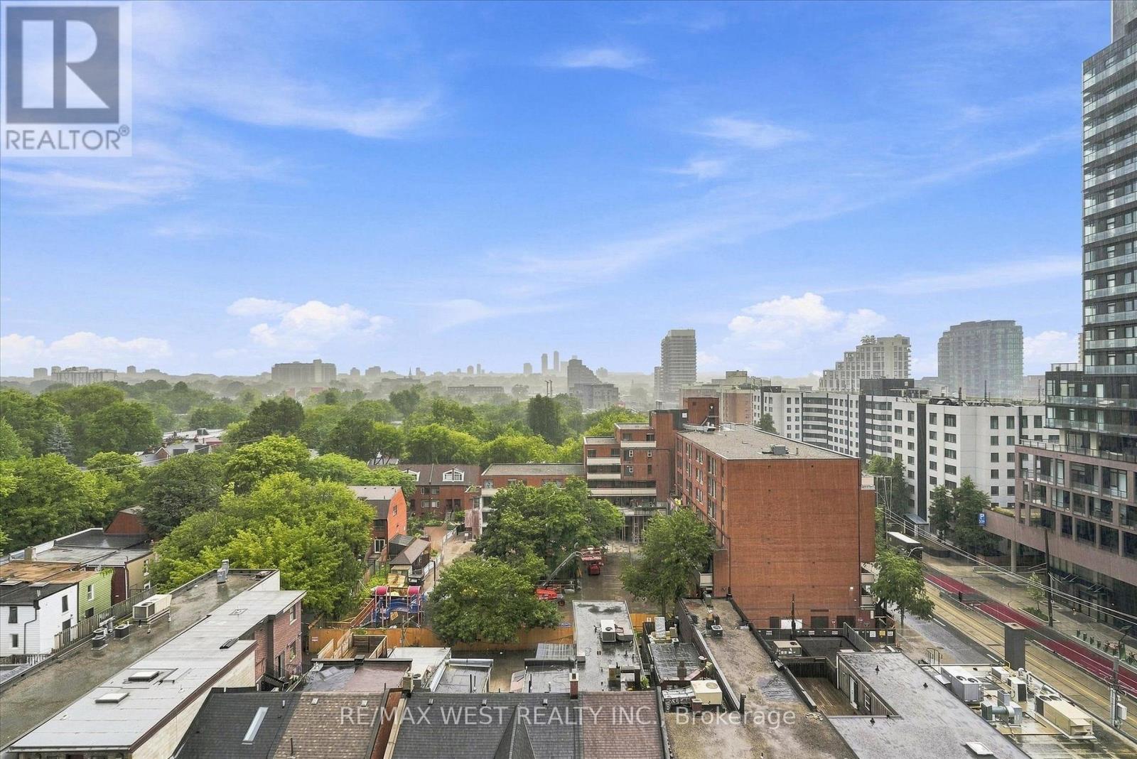 #819 270 DUFFERIN STREET - 24