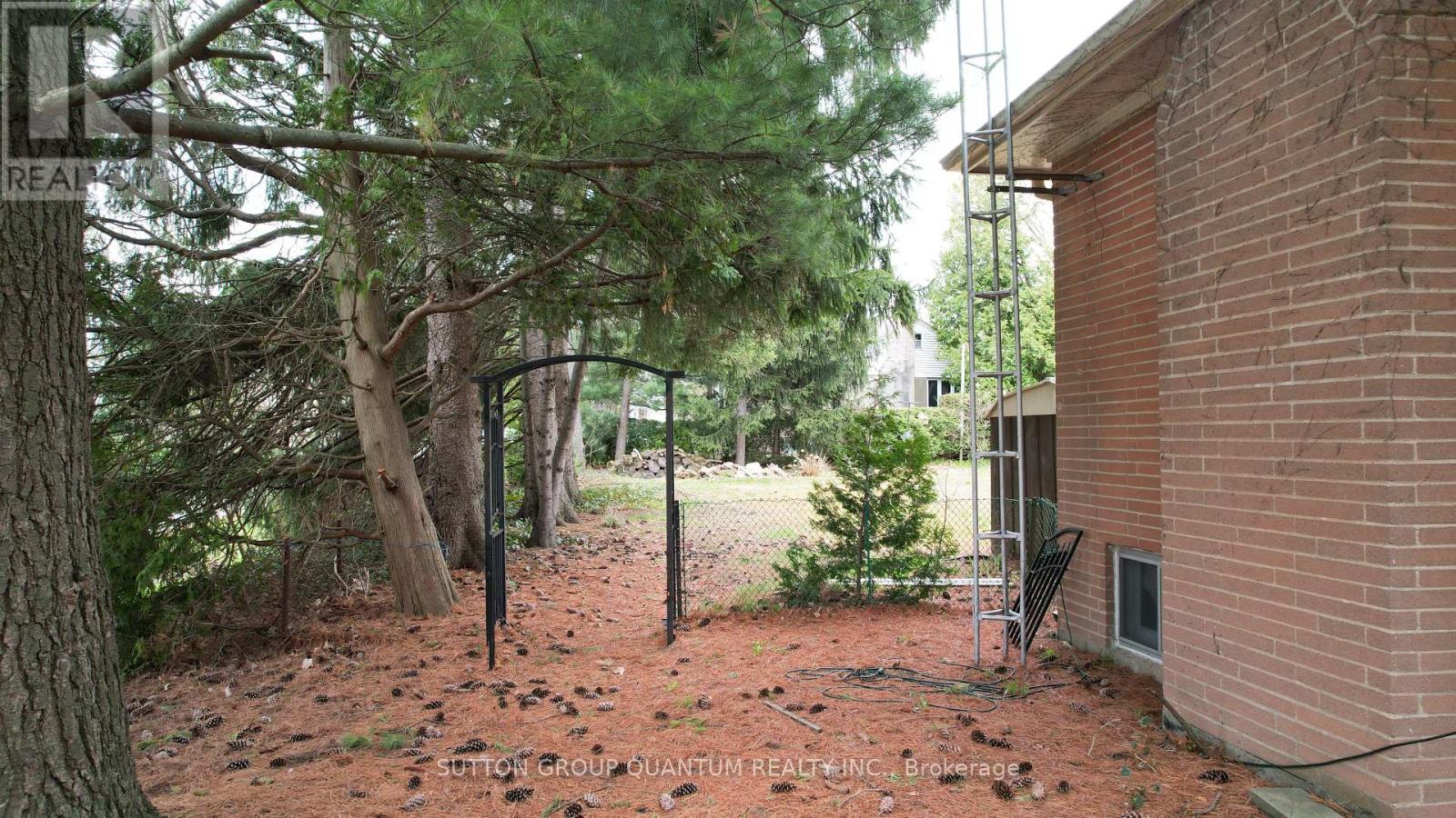 394 MAPLEHURST AVENUE - 7