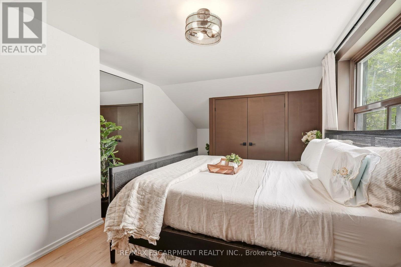271 LINDEN AVENUE - 17