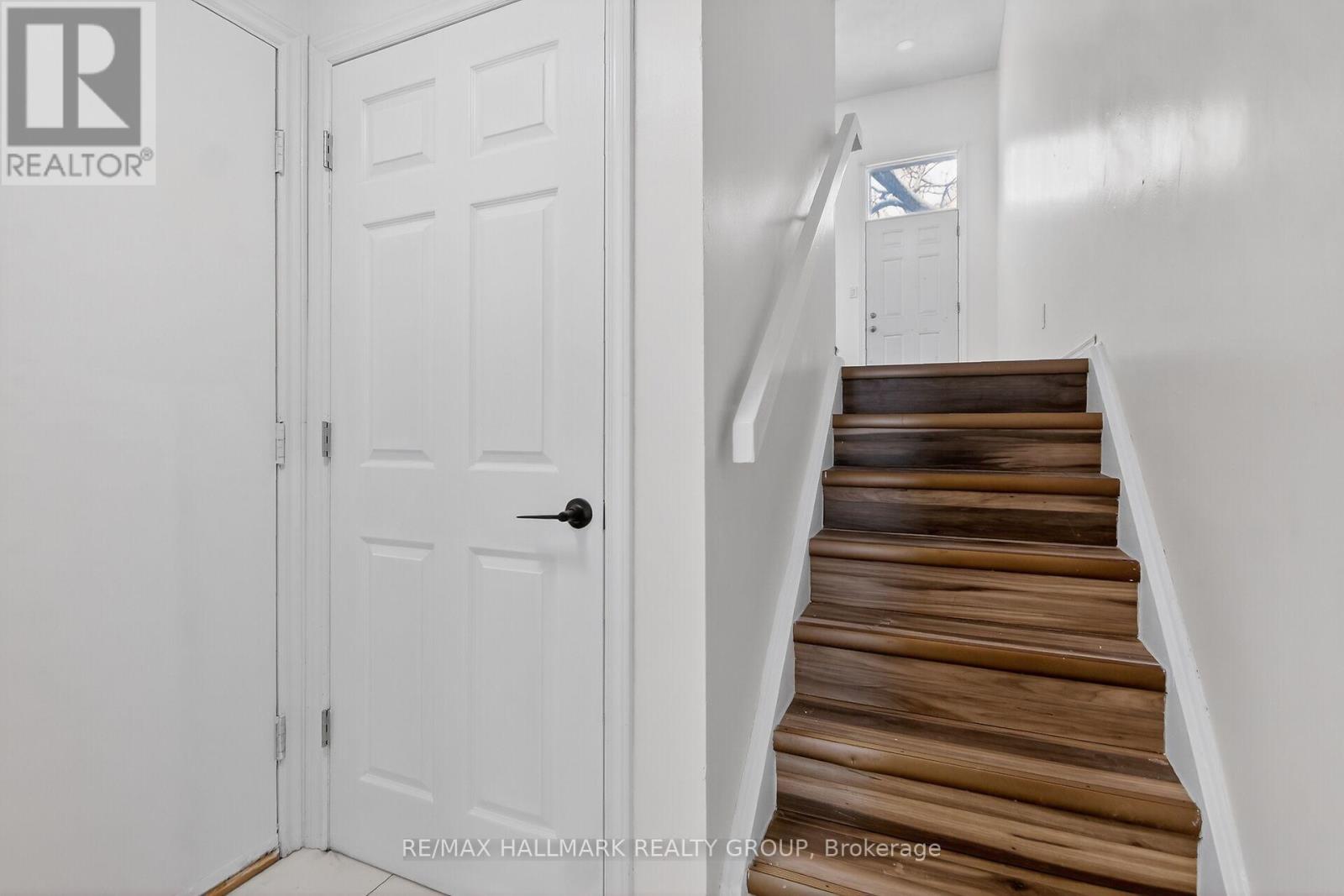 3 Bed, 2 Bath House for Sale in Ottawa – 7 – 86 ESTERLAWN PRIVATE, Ottawa – MLS# X12732180 - Image 48