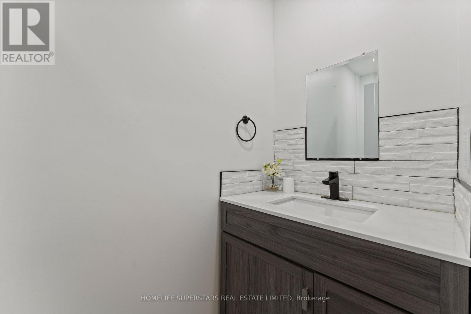 9925 HOLLY CRESCENT - Image 27