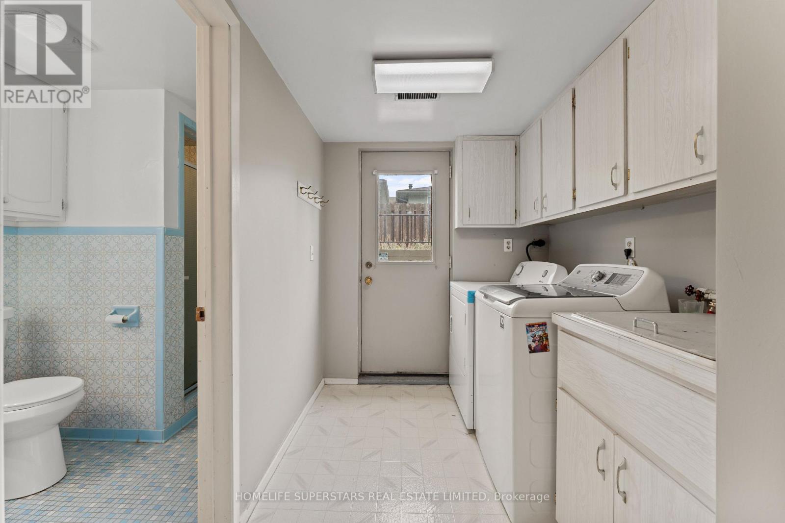 9925 HOLLY CRESCENT - Image 32