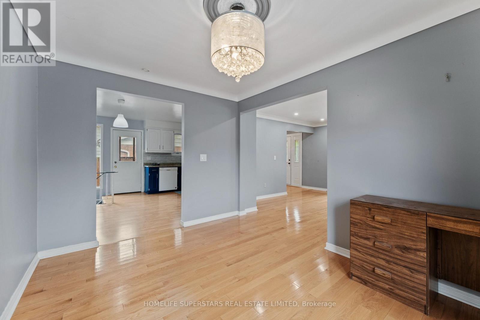 9925 HOLLY CRESCENT - 49
