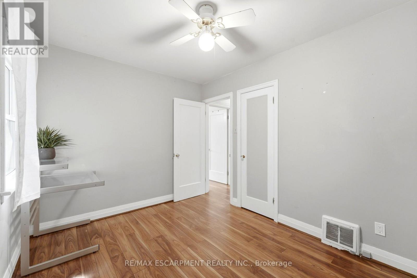 61 GLENMOUNT AVENUE - 21