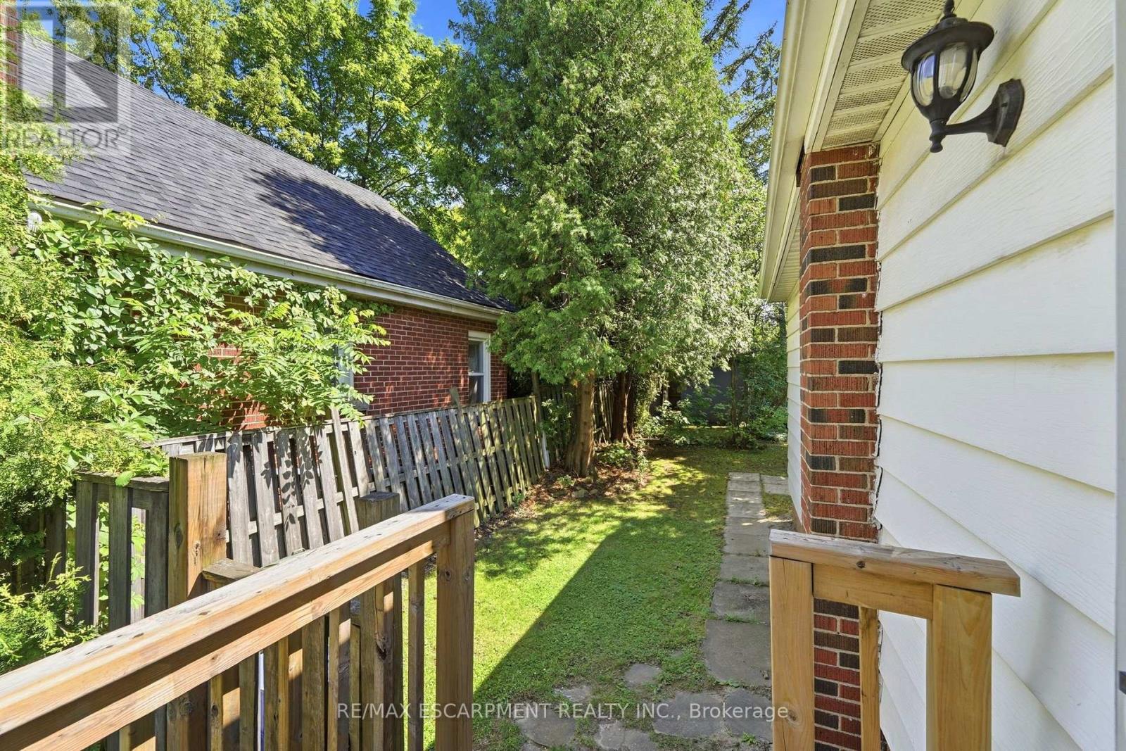 61 GLENMOUNT AVENUE - Image 32