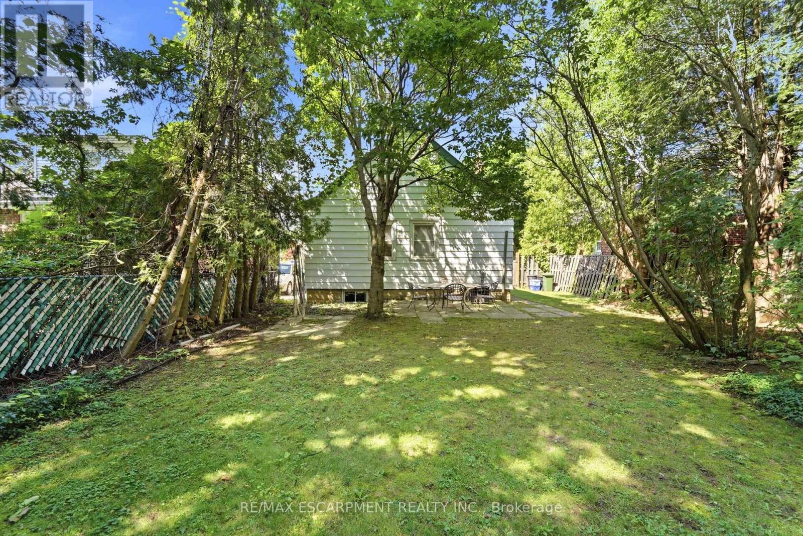 61 GLENMOUNT AVENUE - Image 36