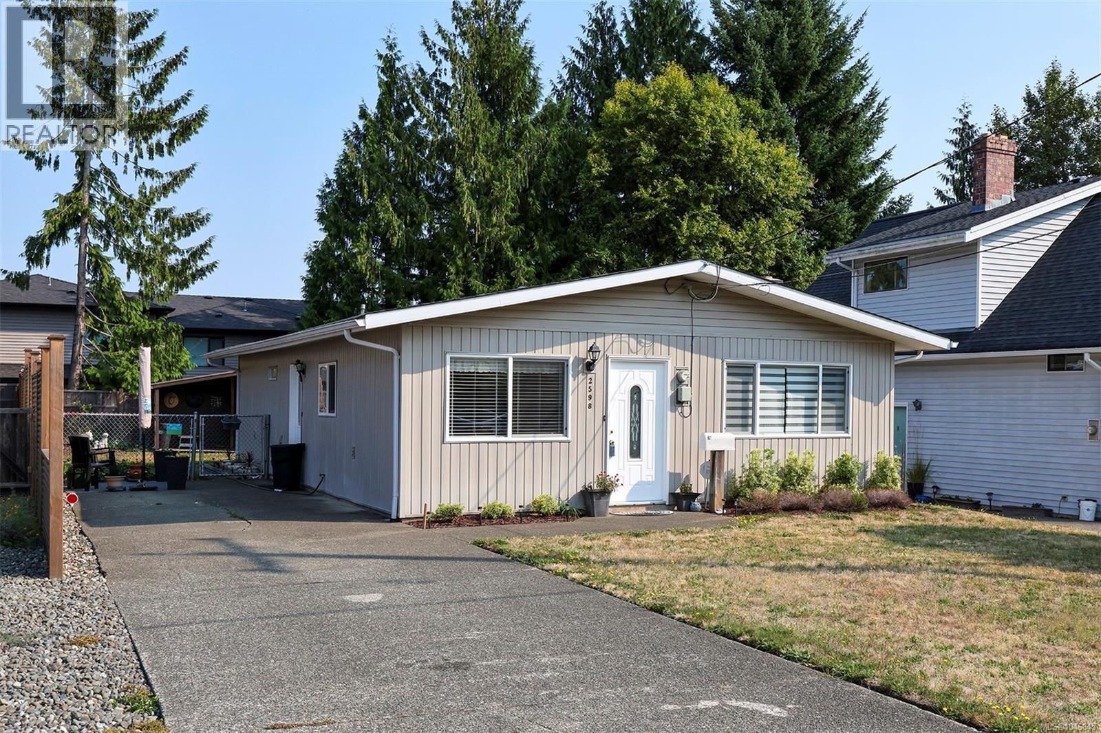 2598 Willard Ave - 2