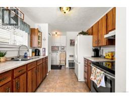 2598 Willard Ave, Cumberland, BC V0R1S0 Photo 12