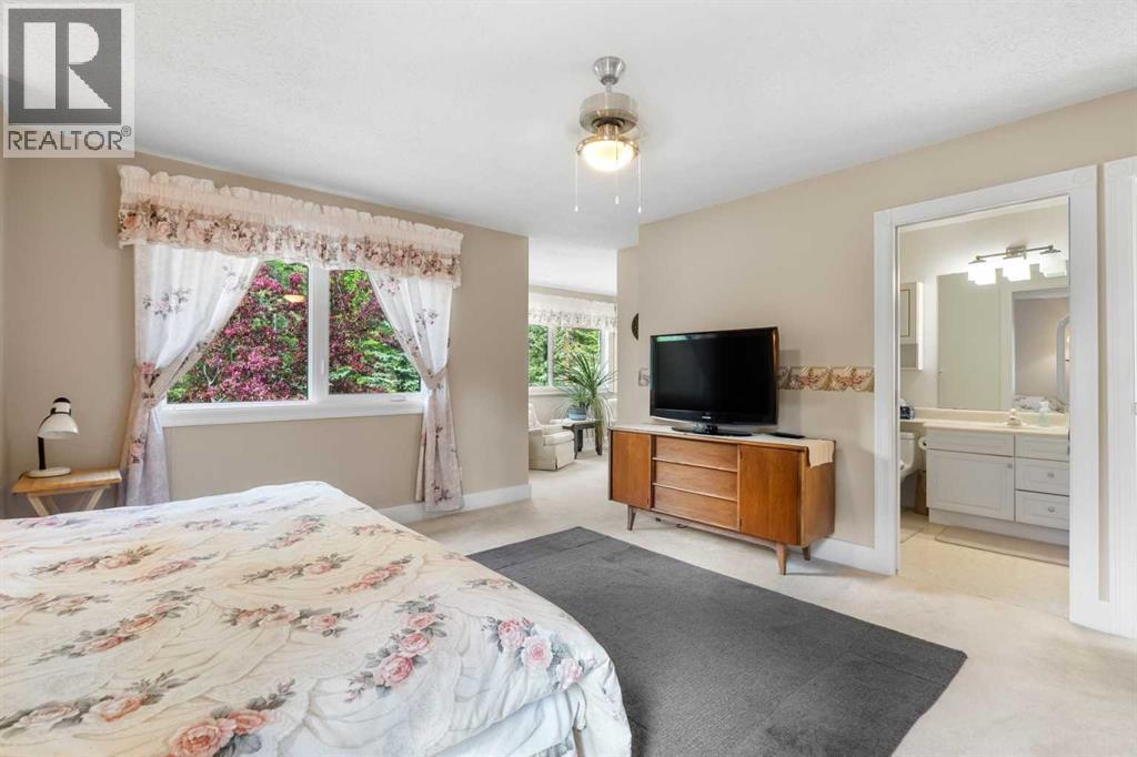 1072 Evergreen - Photo 35