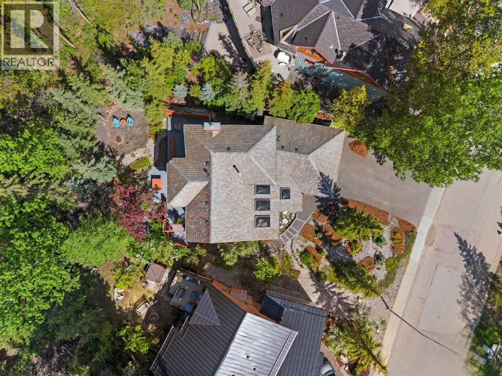 1072 Evergreen - Photo 5