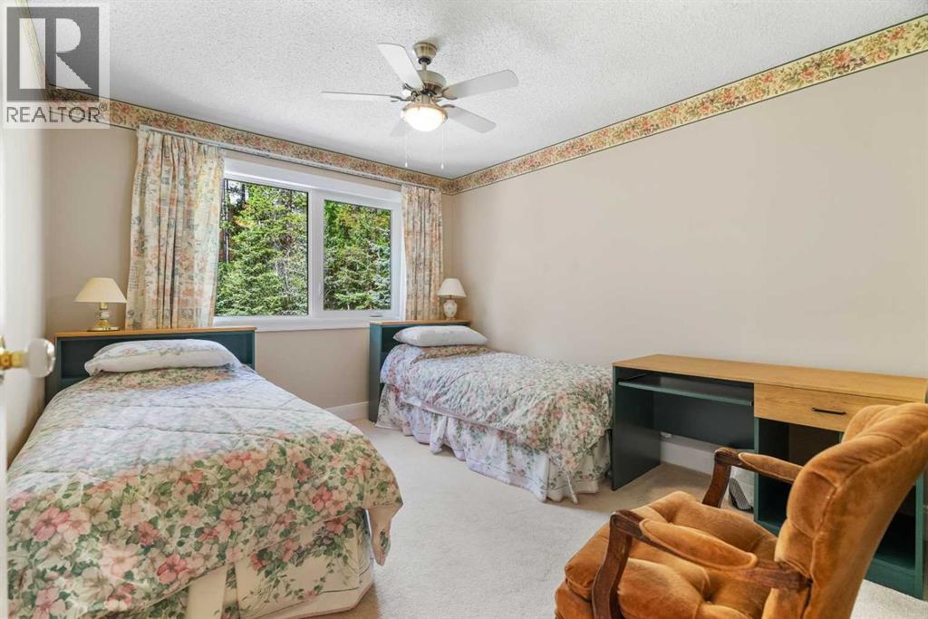 1072 Evergreen - Photo 43