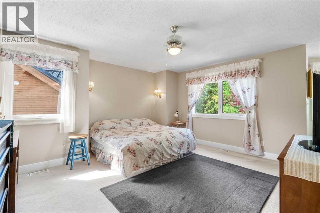 1072 Evergreen - Photo 33