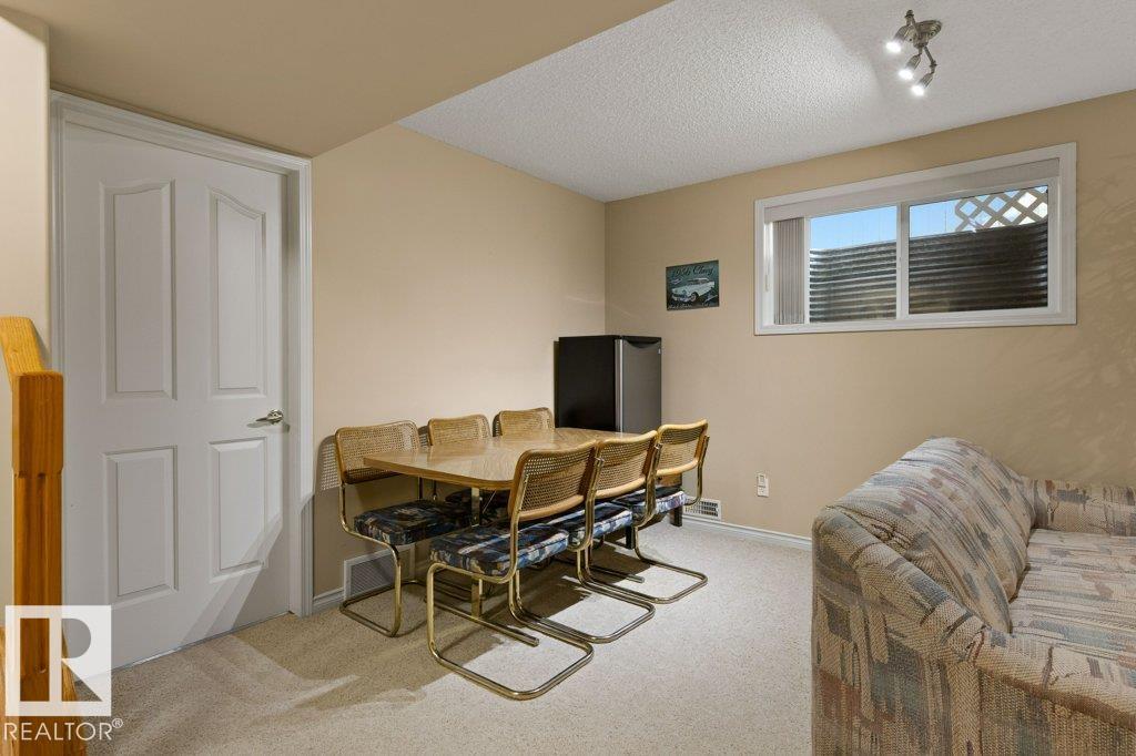 72 EASTCOTT Drive - Photo 35