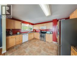 4pc Ensuite bath - 1684 Ridgewood Drive, Castlegar, BC V1N2L7 Photo 9