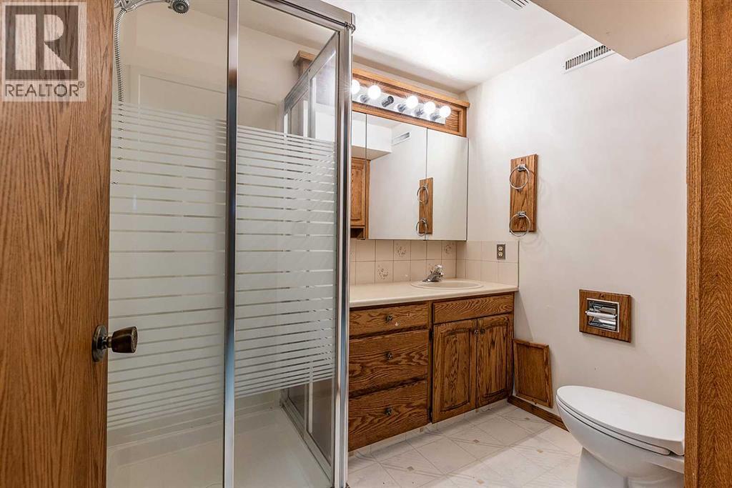 549 2 Street NW - Image 32