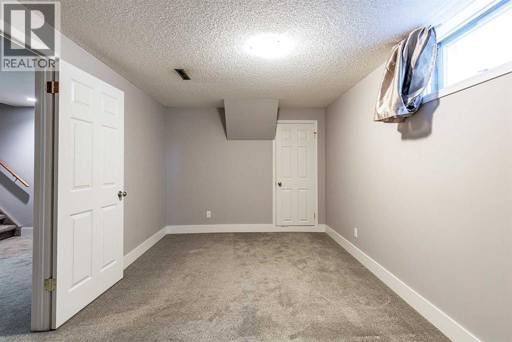 549 2 Street NW - 33