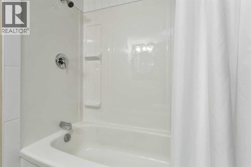 5946 45 Avenue - Photo 35