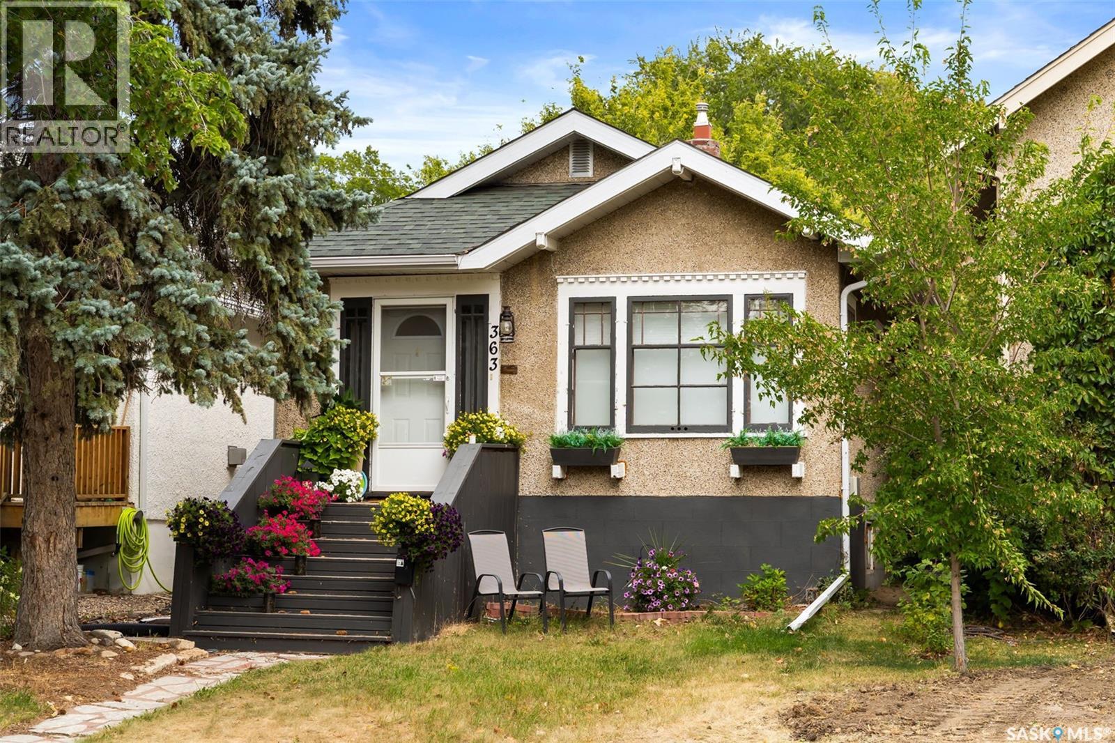 363 Leopold CRESCENT - 1