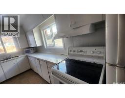 Kitchen - 308 26th Street, Saskatoon, SK S7L0H7 Photo 7