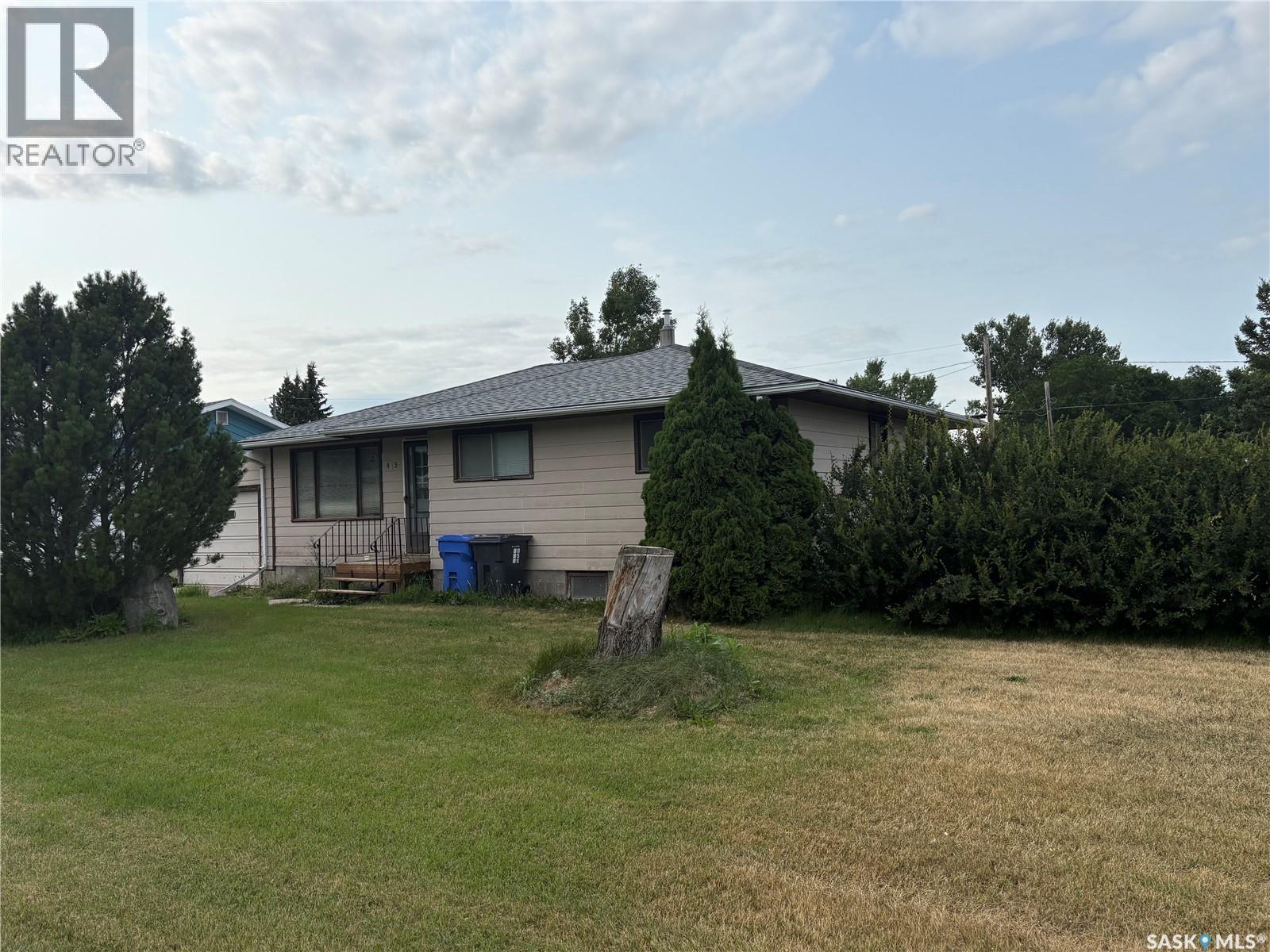 415 Saskatchewan AVENUE - 2