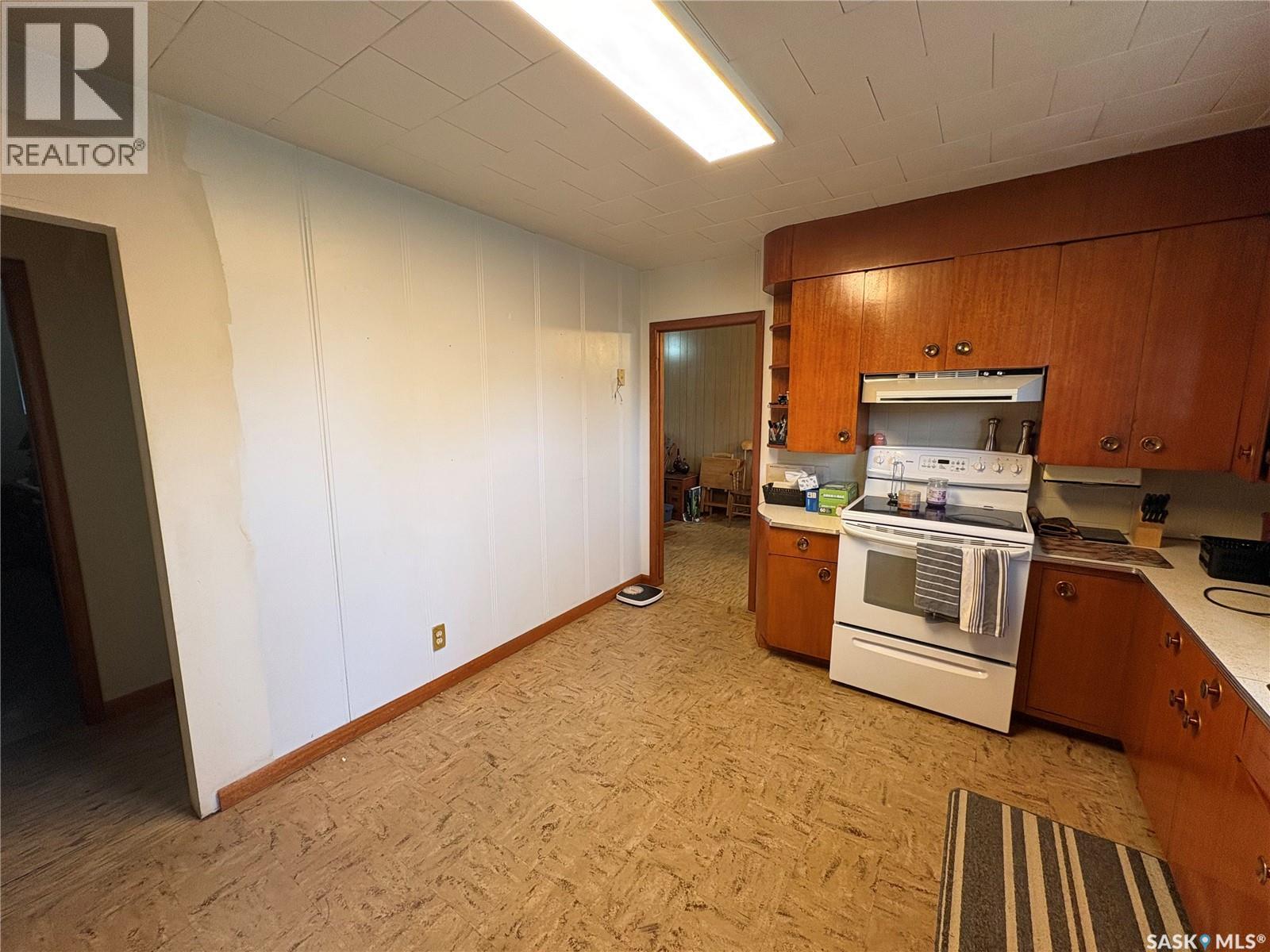 415 Saskatchewan AVENUE - 8