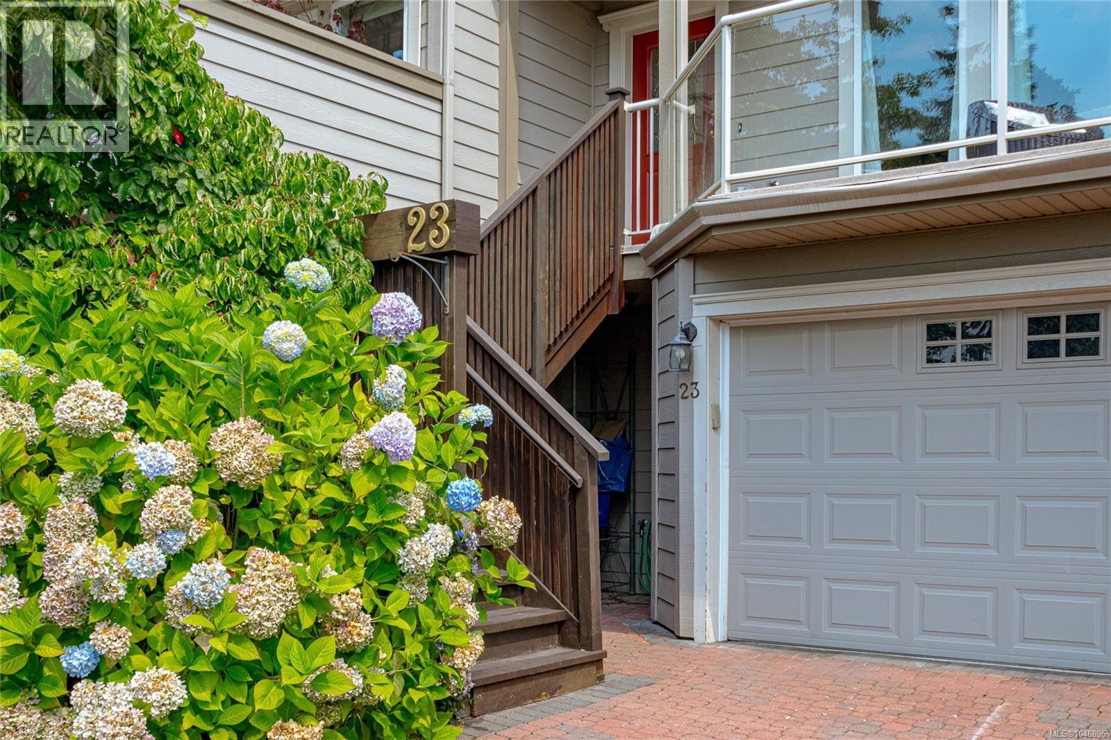 #23 118 Aldersmith Pl - 3