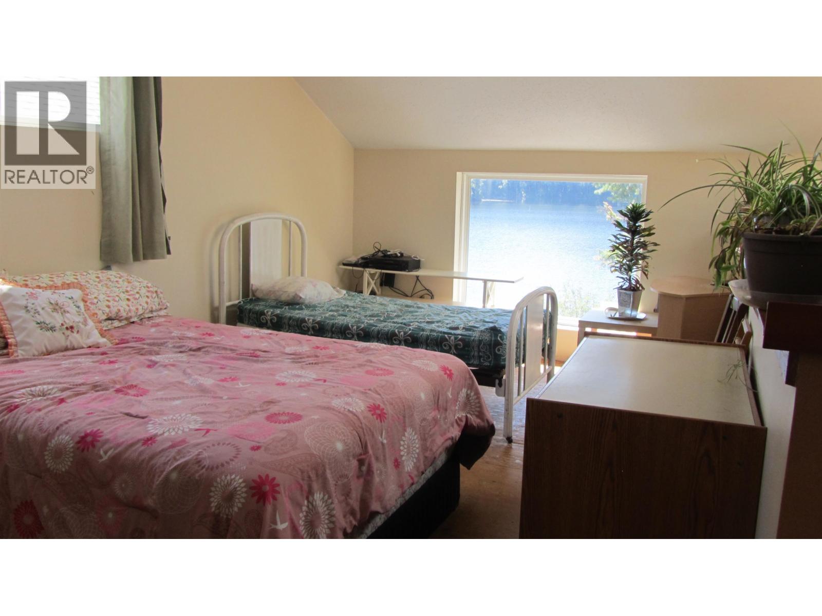 2729 EAGLE CREEK ROAD - 37