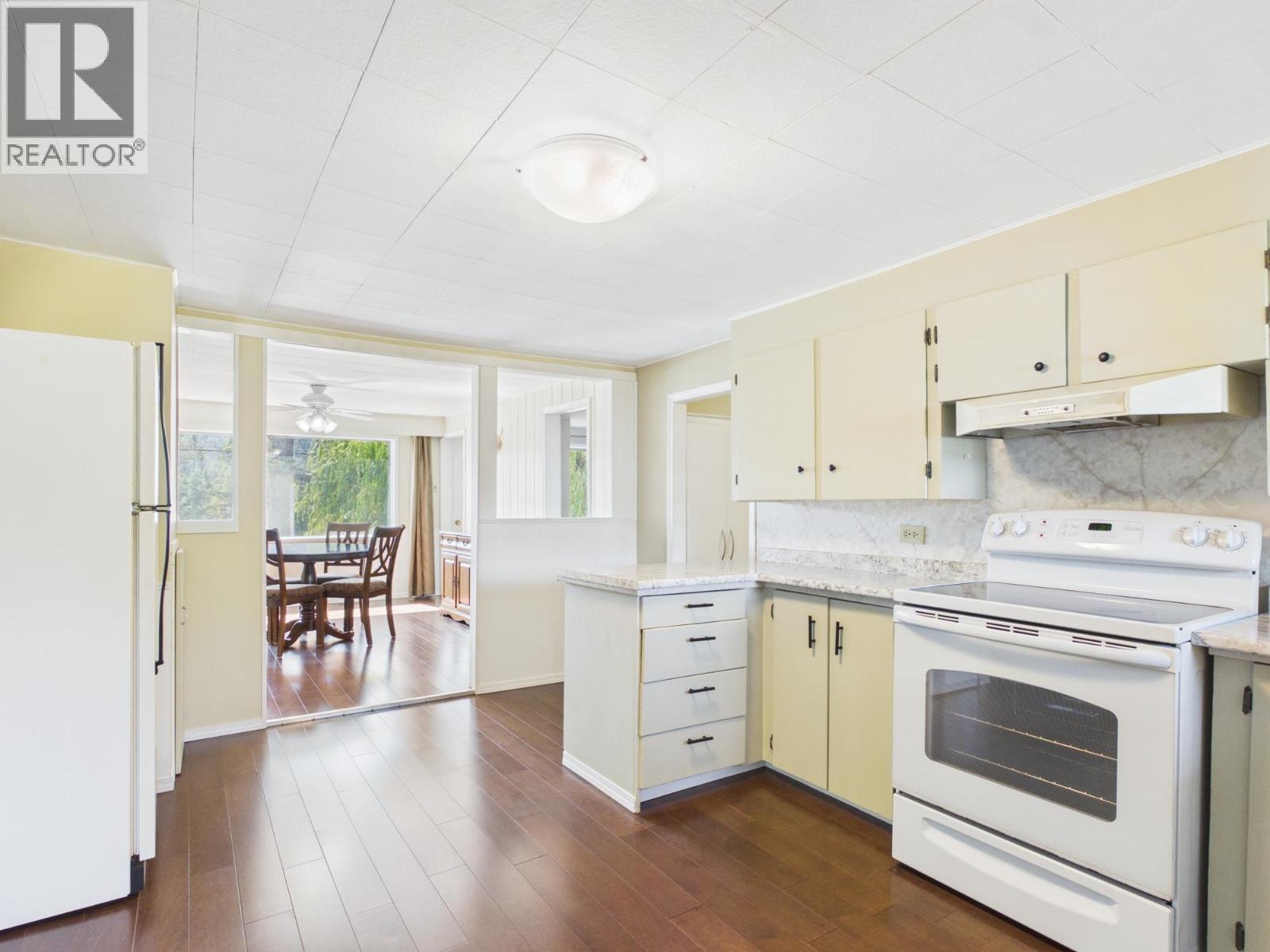 2020 N MACKENZIE AVENUE - 10