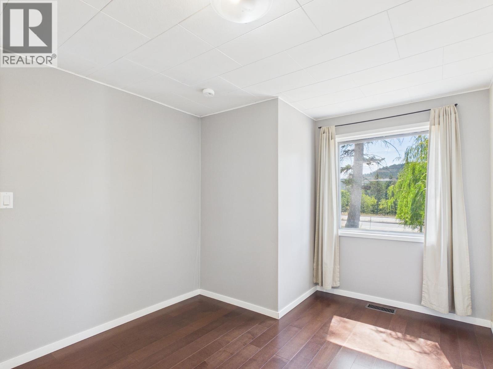 2020 N MACKENZIE AVENUE - Image 17