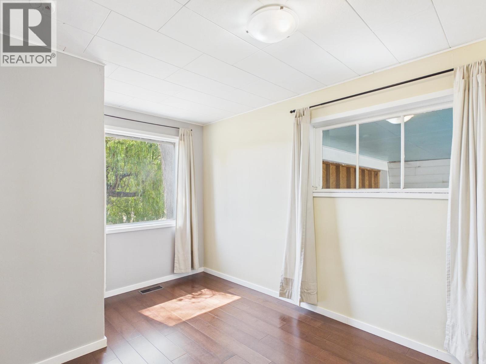 2020 N MACKENZIE AVENUE - Image 18