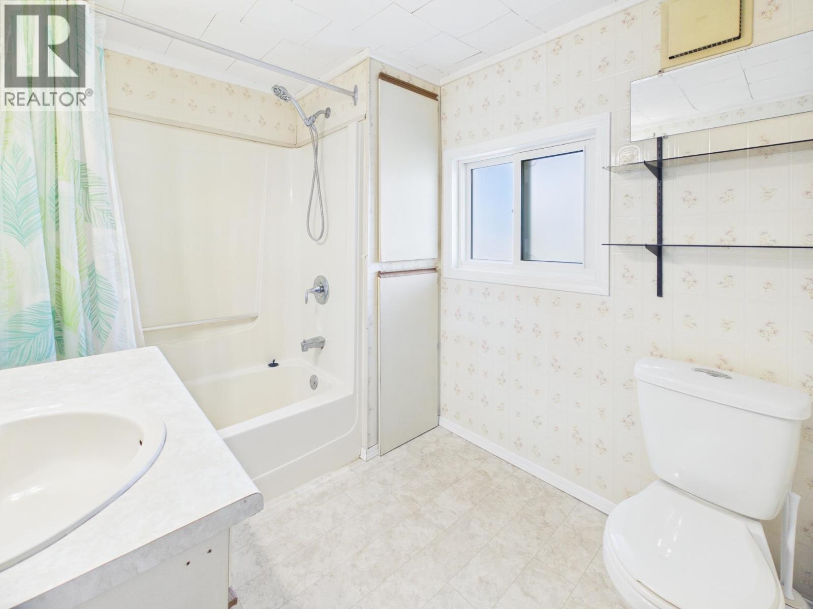 2020 N MACKENZIE AVENUE - Image 22