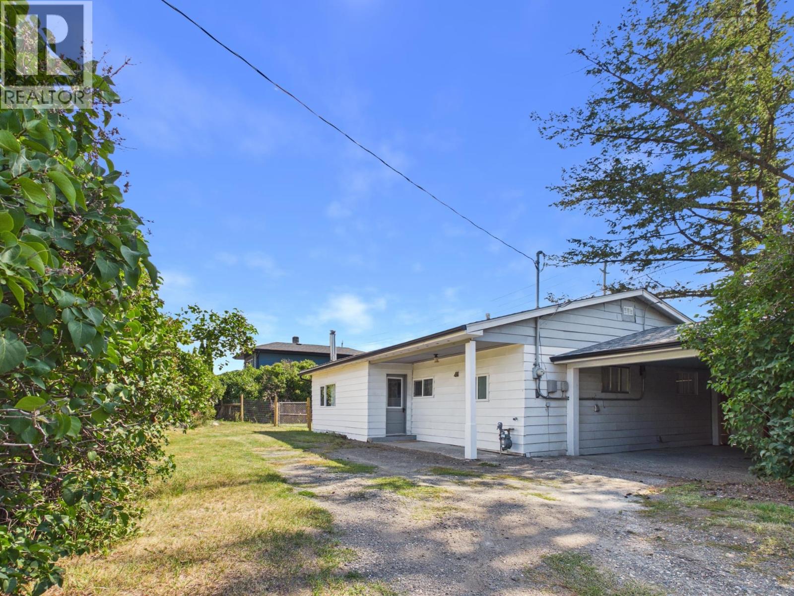 2020 N MACKENZIE AVENUE - 24
