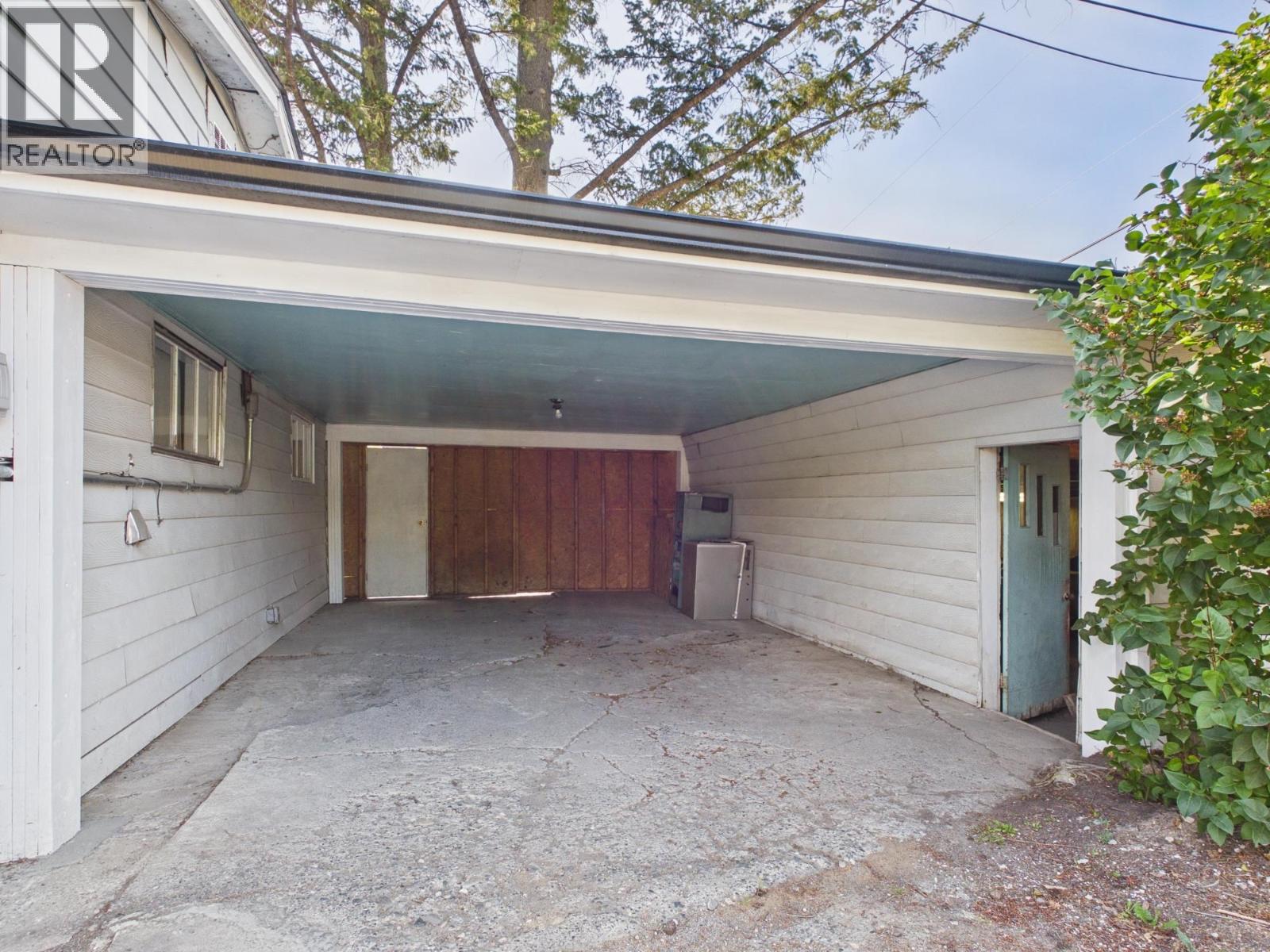2020 N MACKENZIE AVENUE - Image 26