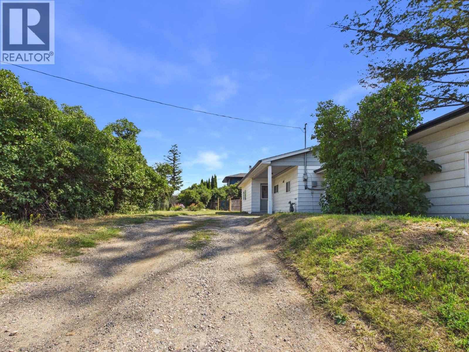 2020 N MACKENZIE AVENUE - 28