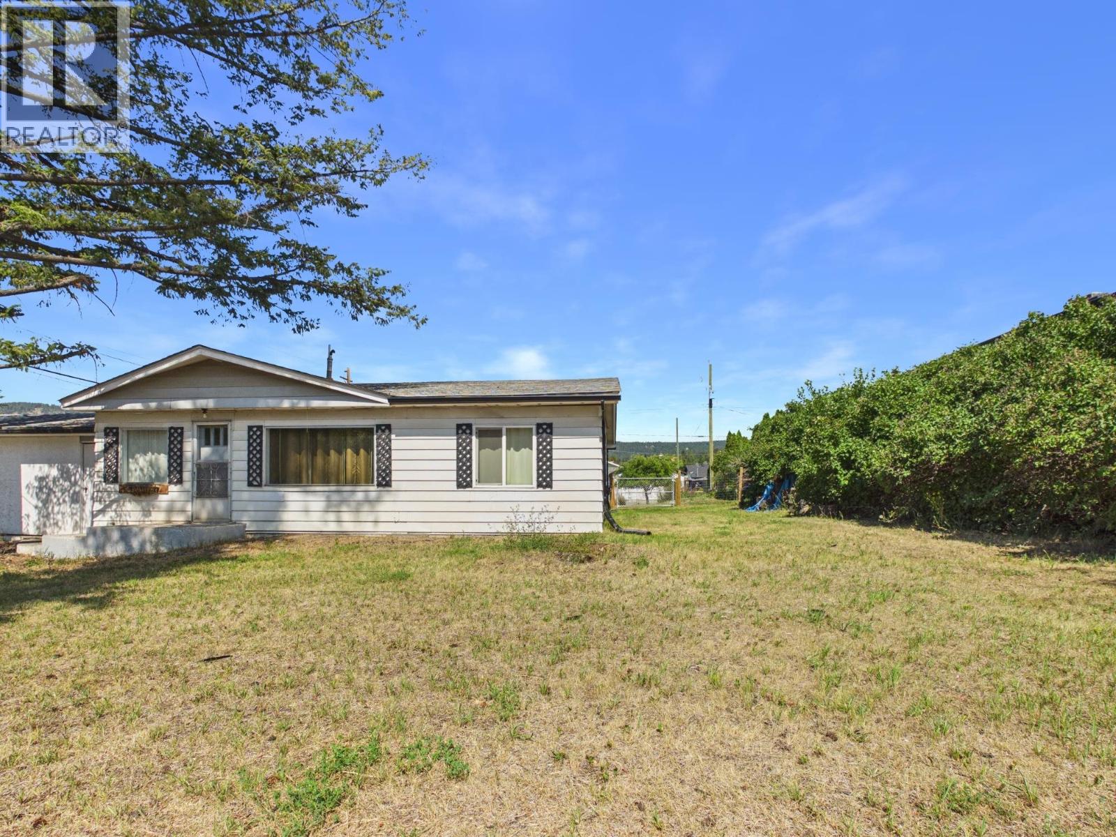2020 N MACKENZIE AVENUE - 29