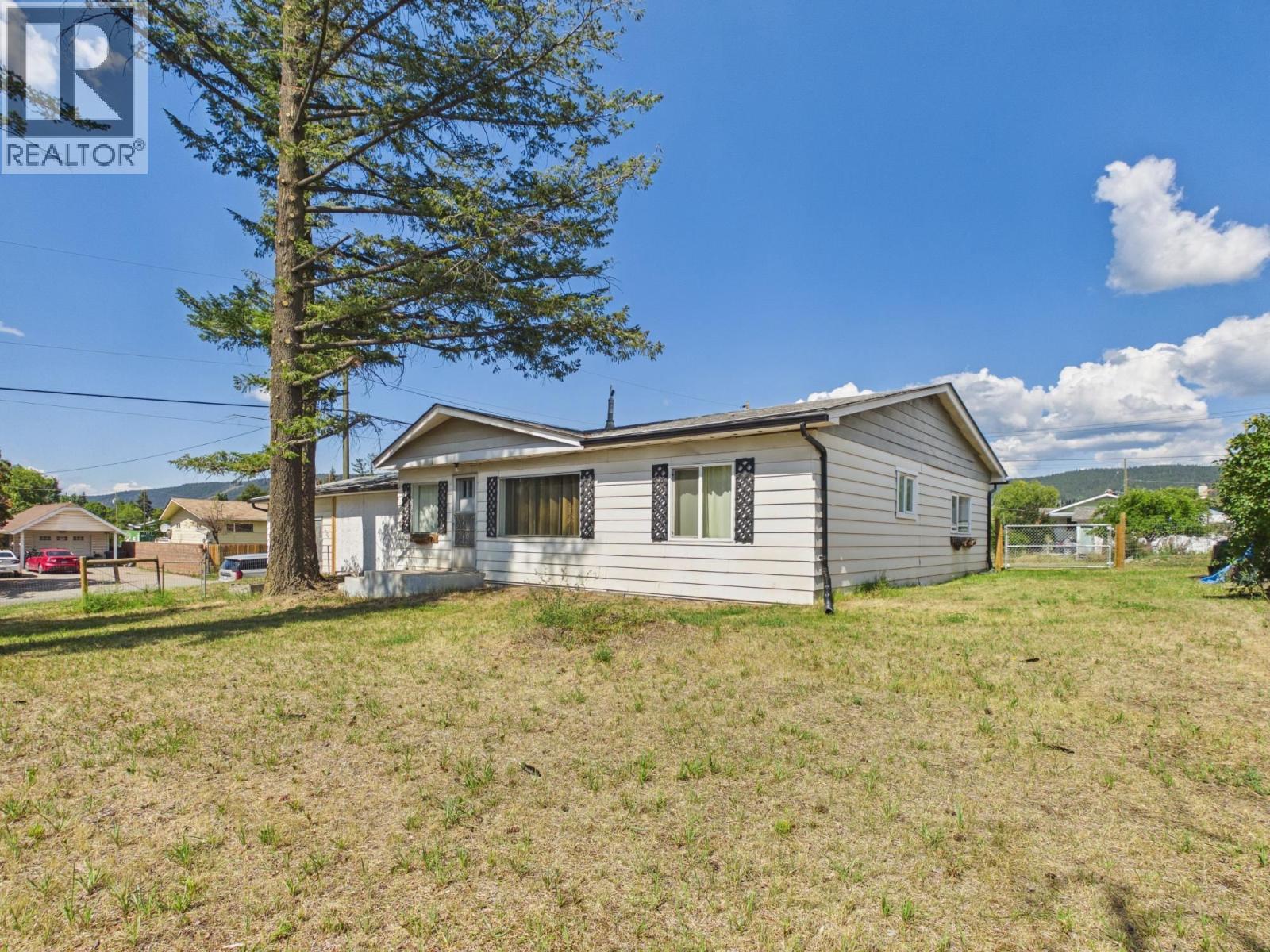 2020 N MACKENZIE AVENUE - 30