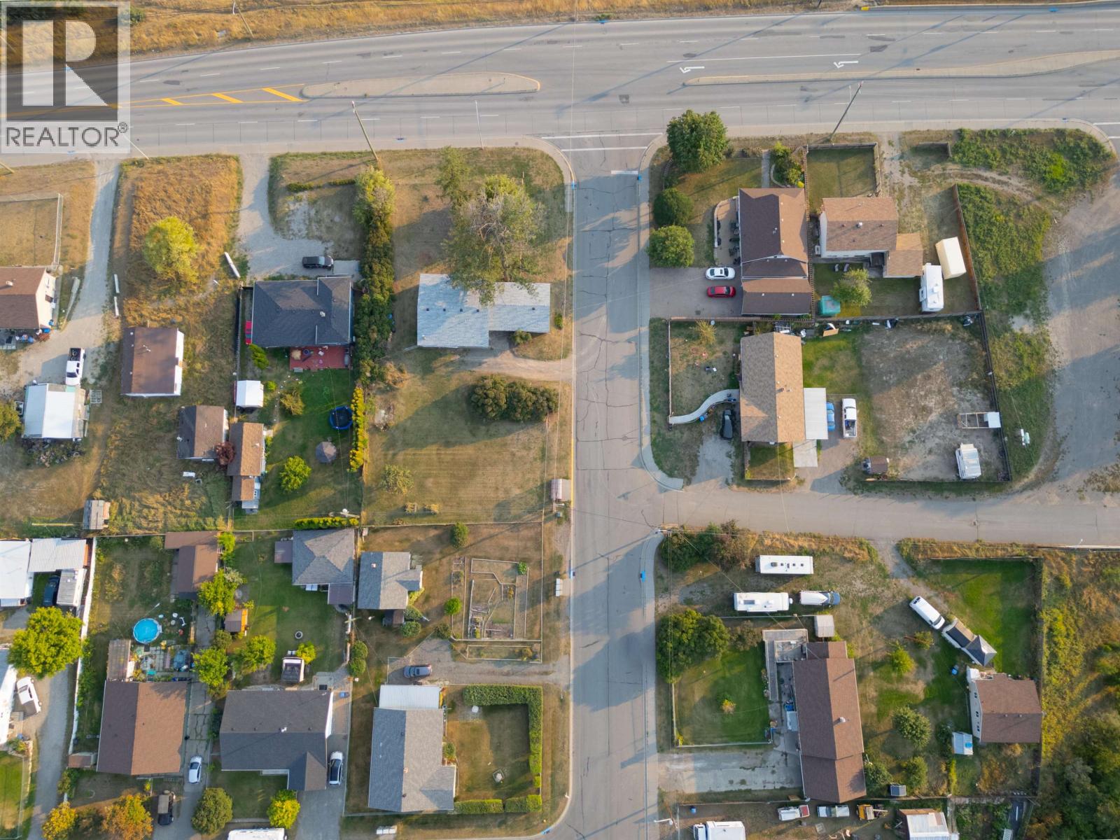 2020 N MACKENZIE AVENUE - Image 34
